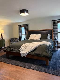 The Remington House | Hot Tub + Pet-Friendly