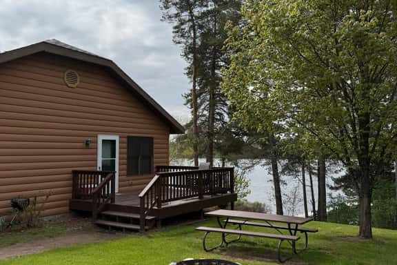 Honey Bear Hideaway Cabin B + Lakefront - Image 1