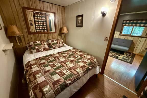 Vintage Cabin on Horsehead Lake - Image 1